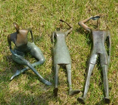 সমসাময়িক ব্রোঞ্জের মূর্তি দ্য ট্রাভেলার্স
